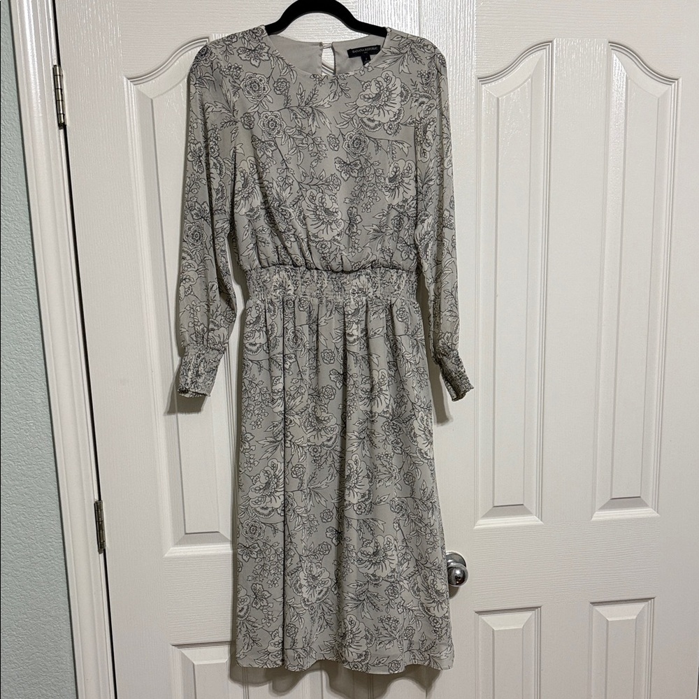 Banana Republic Long Sleeve Dress in Soft Gray Floral